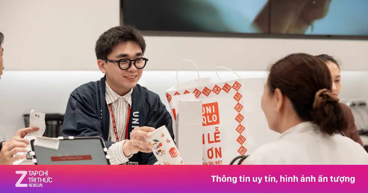 Các cửa hàng Uniqlo tấp nập khách mua sắm dịp Tuần lễ cảm ơn