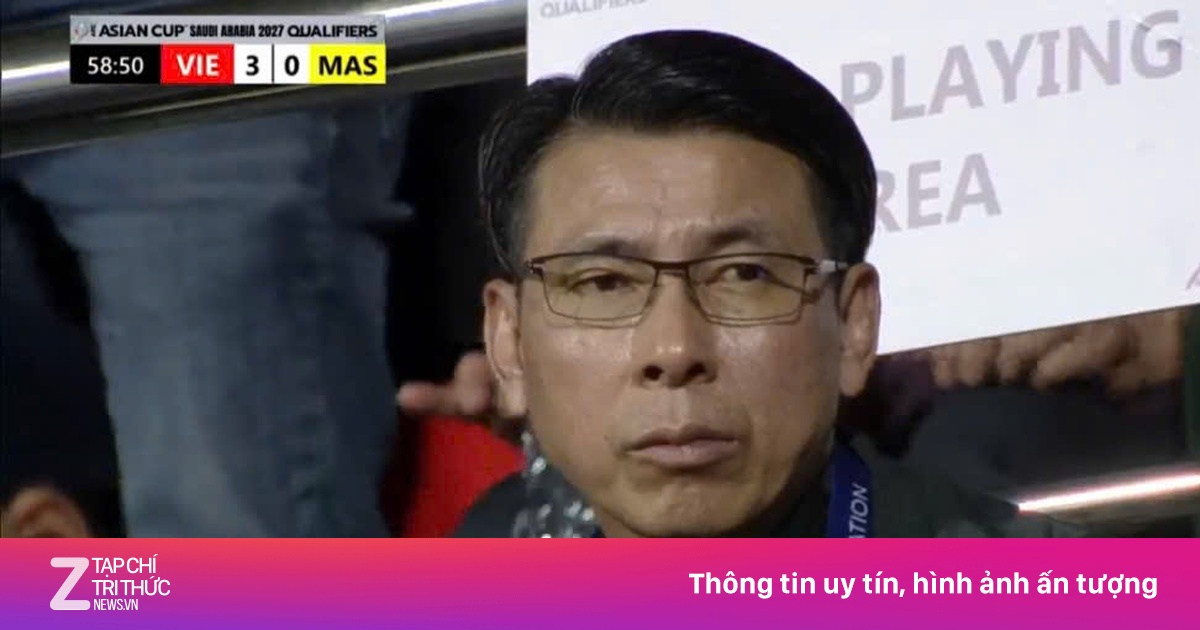 Ánh mắt thất thần của cựu HLV Malaysia Tan Cheng Hoe trước thất bại 0-3 trước Việt Nam