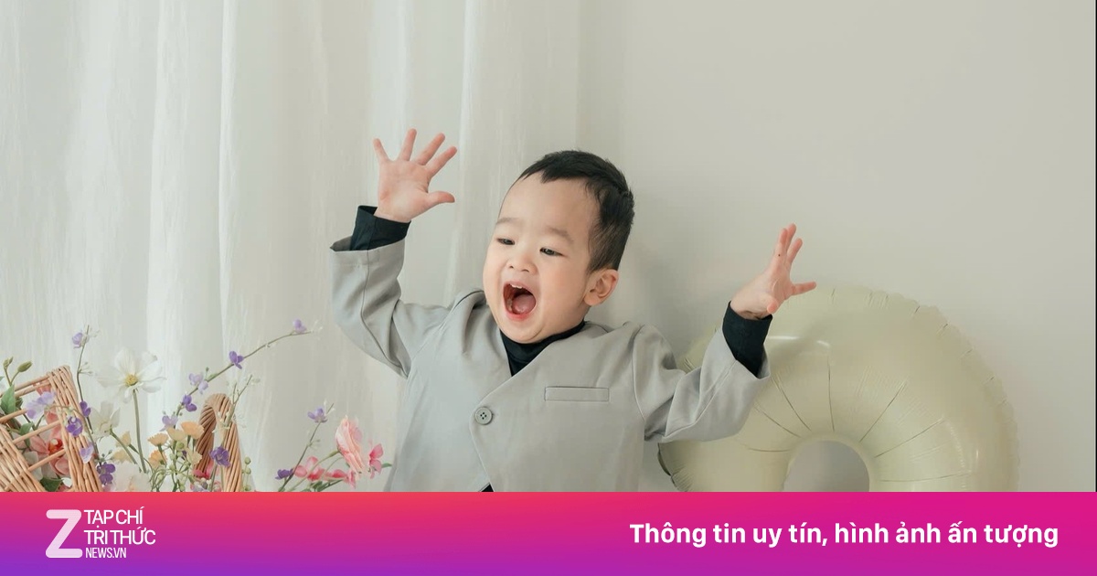 Clip bé gái nín khóc với biểu cảm đáng yêu gây bão mạng xã hội