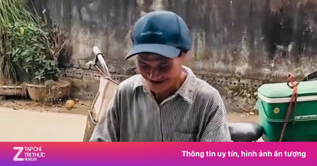 Cha đạp xe cũ đi từng nhà mời cưới con gái