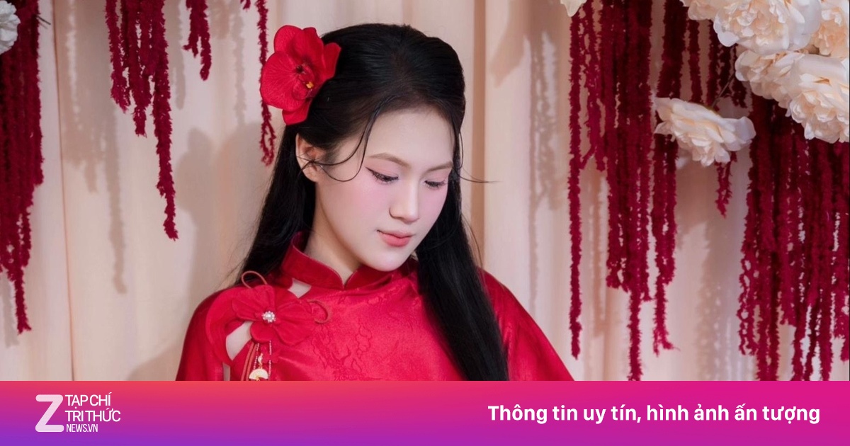 Cô dâu lặng lẽ đứng cạnh 2 chiếc ghế trống ở lễ cưới gây xúc động