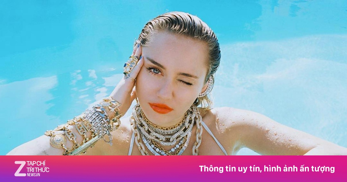 Cách đeo nhiều trang sức kiểu Maximalism không bị rối mắt