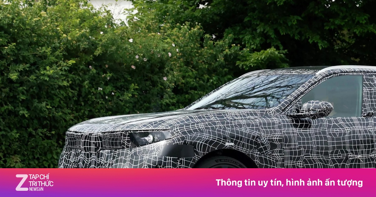 SUV điện BMW iX5 bản hiệu năng cao chạy thử trên đường