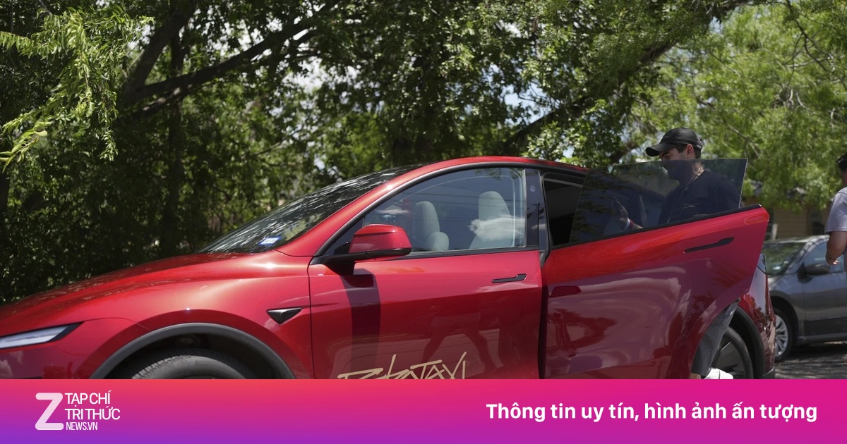 Chuyện xảy ra khi muốn 'tip' taxi không người lái của Tesla