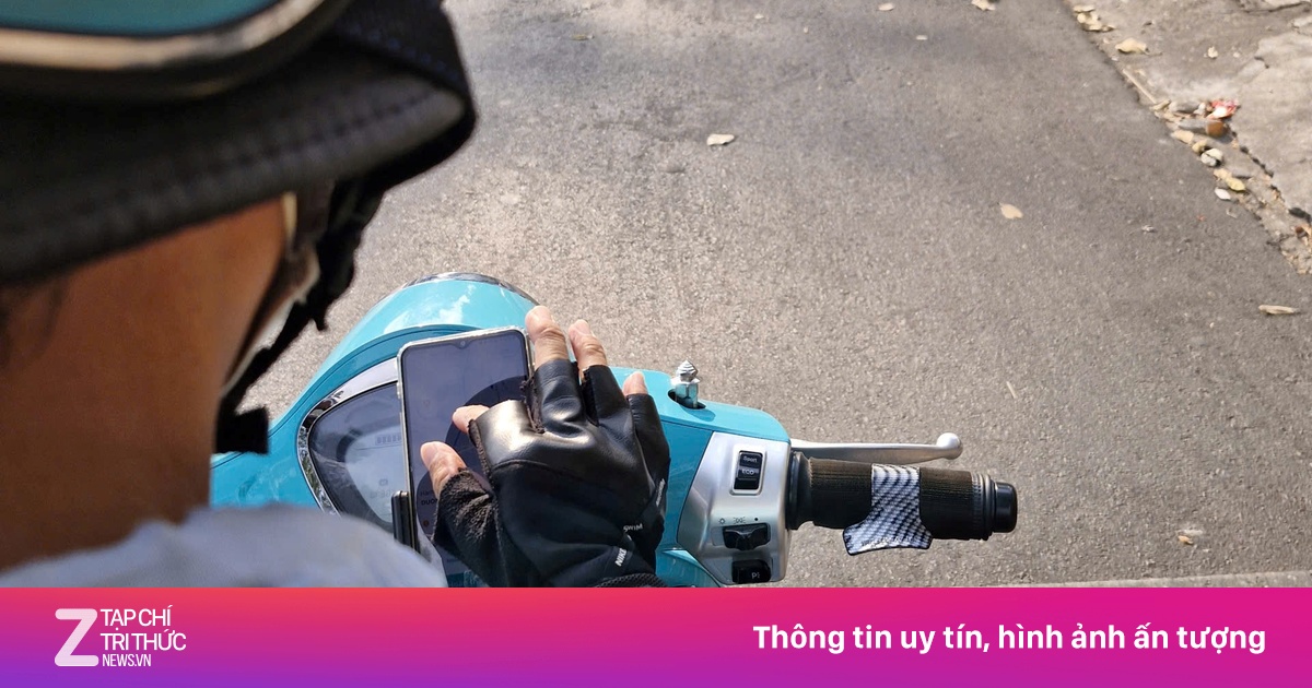 Xe ôm, shipper dùng điện thoại xem bản đồ có bị phạt?