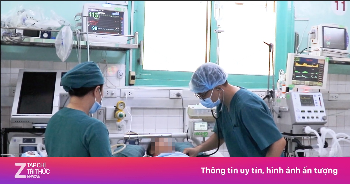 Bé gái 8 tuổi bị cuốn vào cửa cuốn, tỉnh lại sau 4 ngày hôn mê