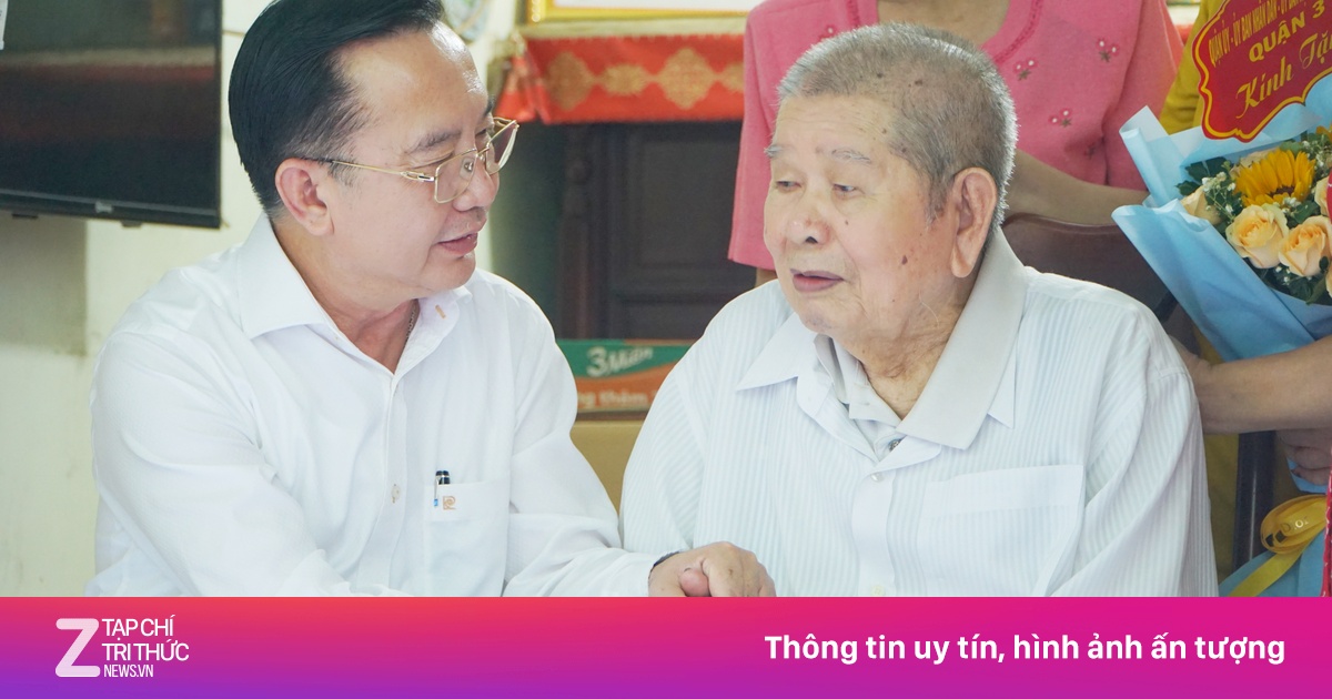Hai cụ 90 tuổi lan tỏa năng lượng tích cực giữa lòng TP.HCM