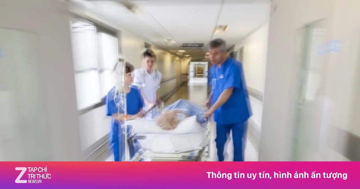Một người ở TP.HCM bị lóc da toàn bộ chân vì xe tải cán qua