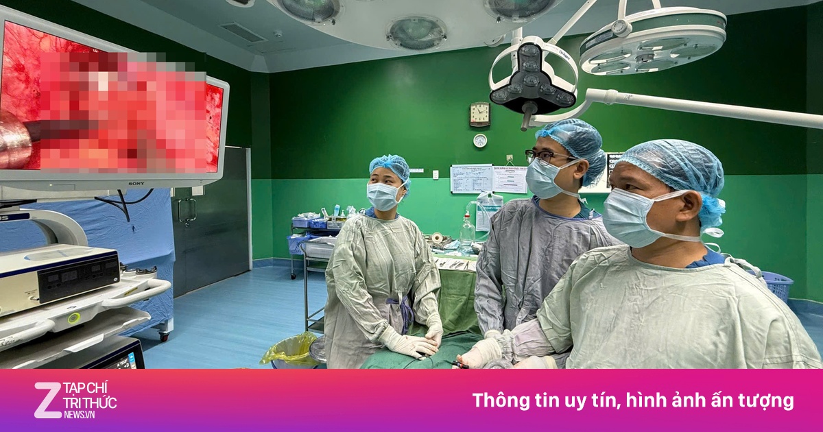 Đi khám định kỳ, bác sĩ phát hiện bất thường khó tin trên X-quang