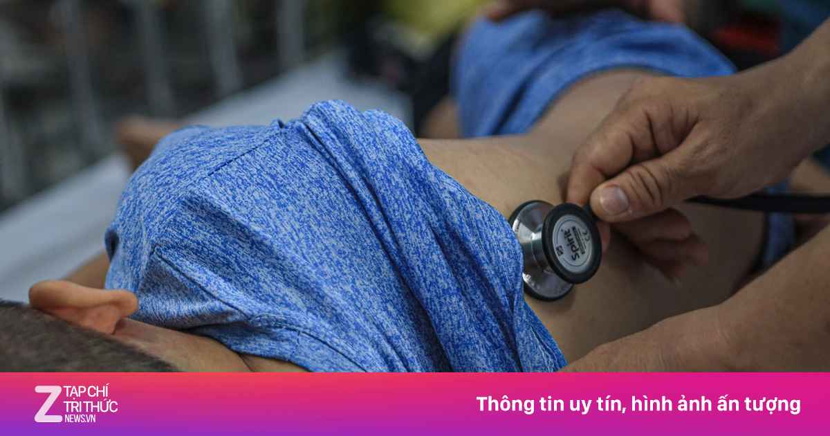 Bệnh tay chân miệng tăng mạnh trở lại ở Hà Nội và TP.HCM