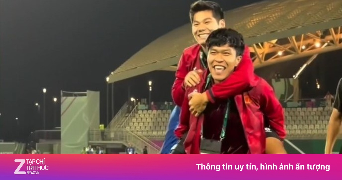 Ca mổ cho trung vệ Hiểu Minh kéo dài hơn bình thường