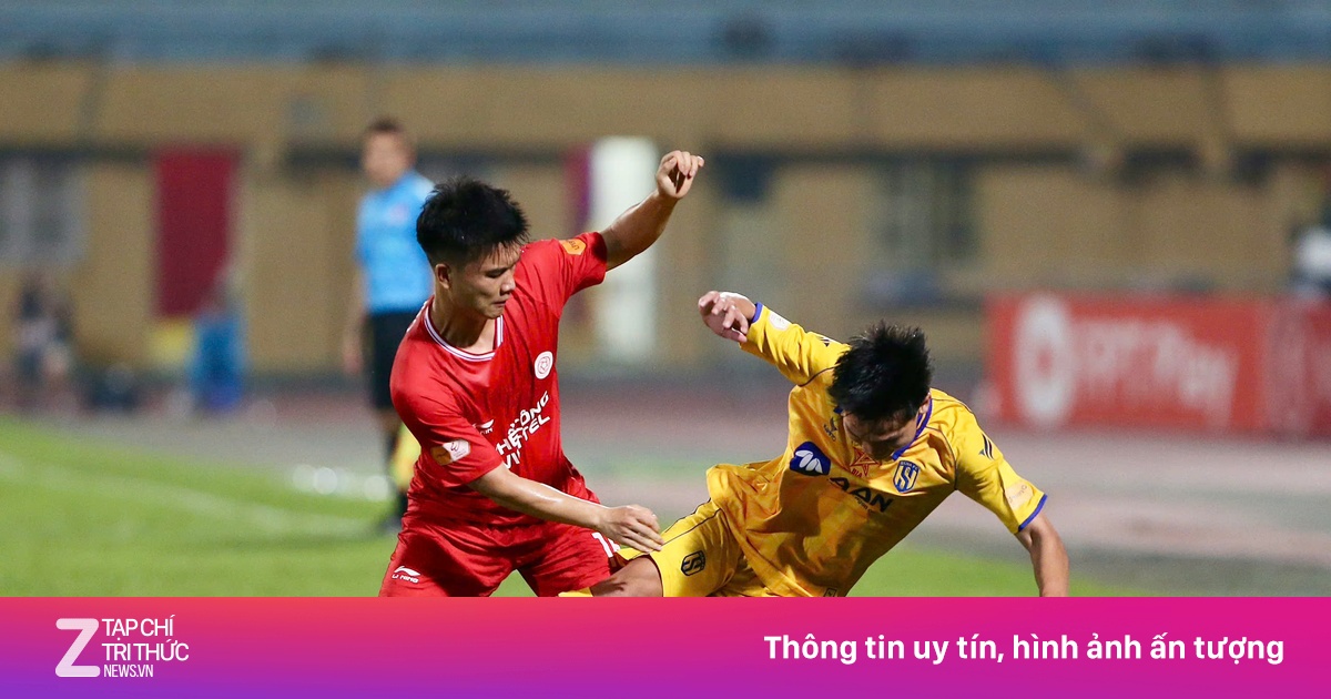 HLV của Thể Công Viettel phàn nàn vì phòng thay đồ
