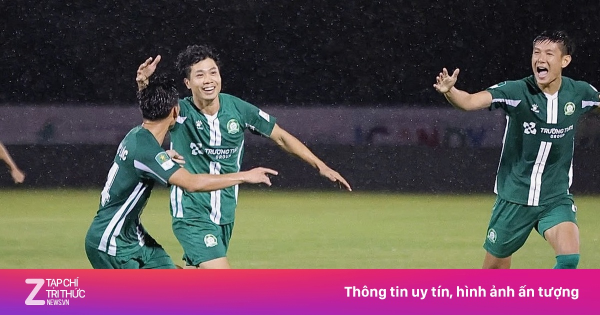 Công Phượng lại đá phạt thành bàn