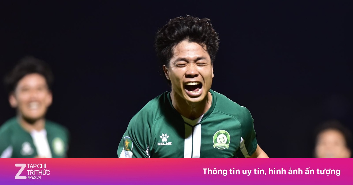 Giữa cơn khát đột biến, Công Phượng là làn gió lạ cho HLV Kim