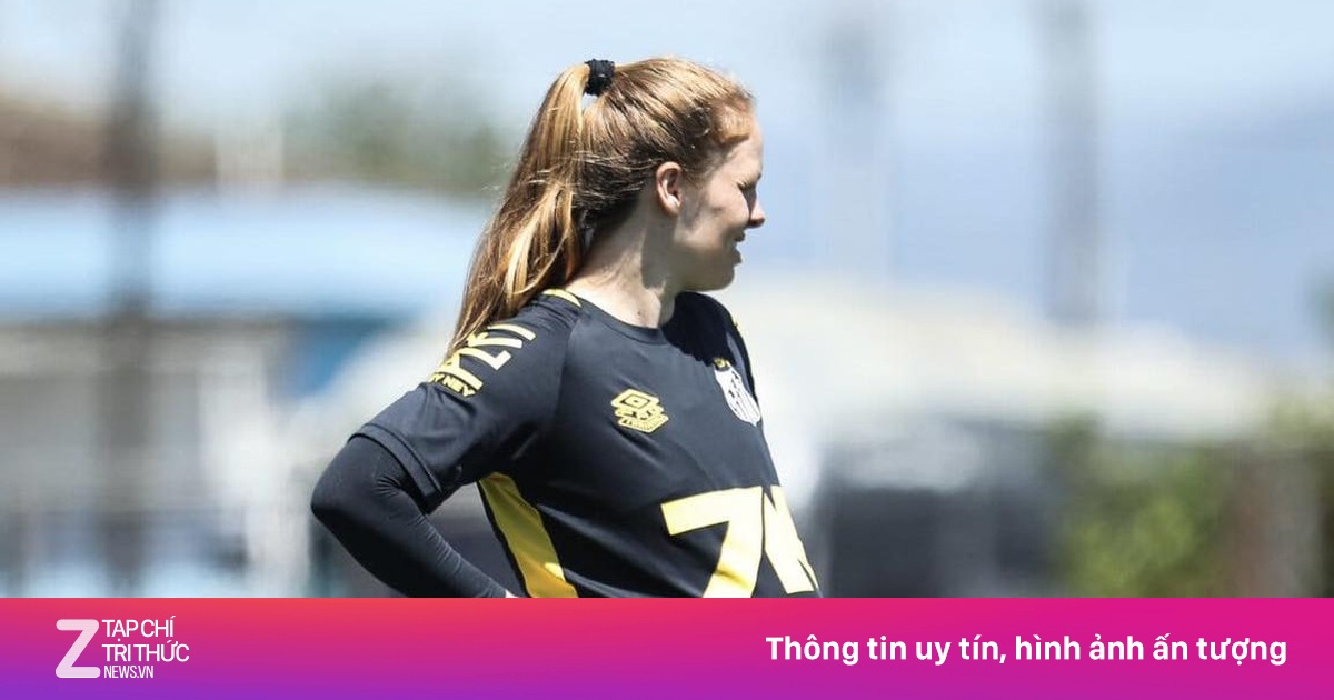 Mang thai tám tháng, cầu thủ nữ Brazil vẫn ra sân tập