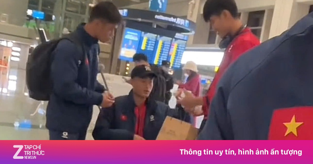 Văn Trường ngồi xe lăn về nước, có thể lỡ hẹn SEA Games