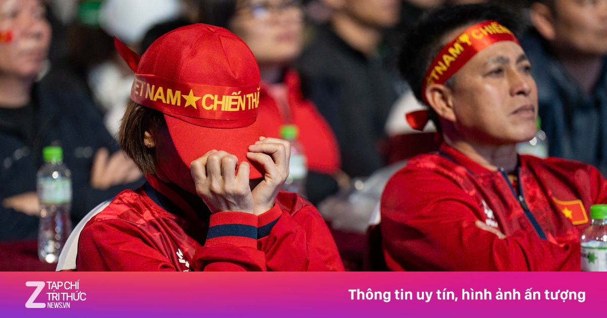 Mẹ của Minh Phúc mong U23 Việt Nam 'chân cứng đá mềm'