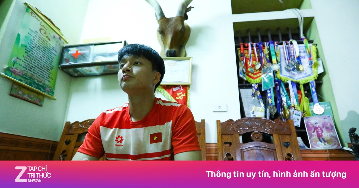 Thủ môn Cao Văn Bình khoe 'gia tài' sau khi trở về từ VCK U23 châu Á