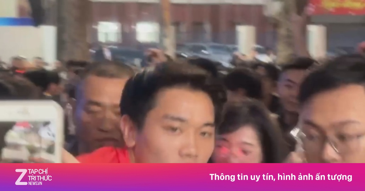 Sức hút của Đình Bắc giúp trận CAHN gặp Ninh Bình chật kín khán giả