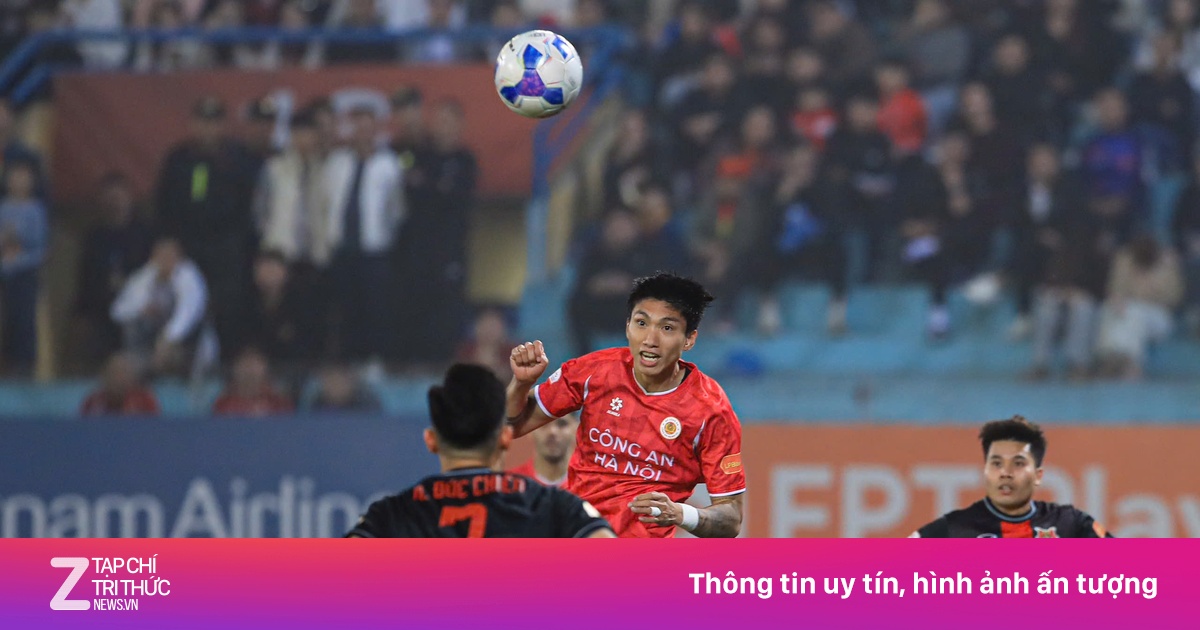 Văn Hậu chỉ căng cơ nhẹ