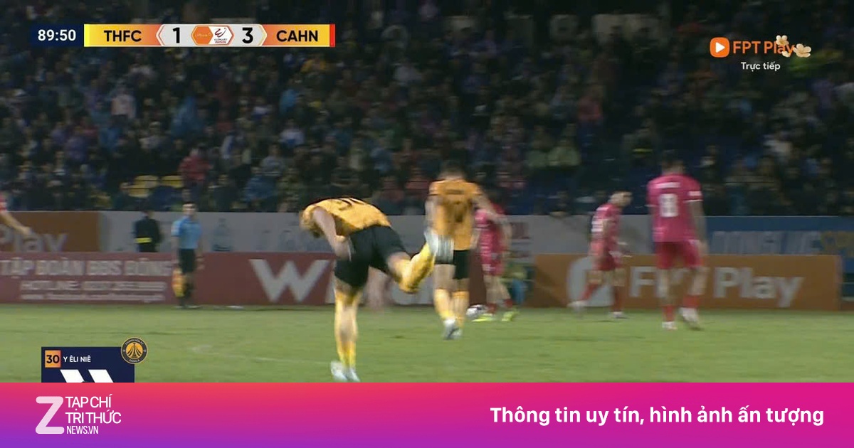 Thanh Hóa tung thủ môn lên đá tiền đạo trong trận thua CAHN tại V.League
