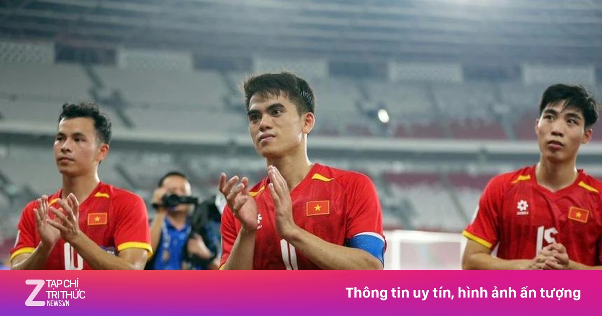 Tiền vệ Khuất Văn Khang chấn thương bắp đùi, bỏ dở buổi tập tuyển Việt Nam