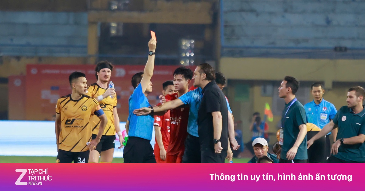 Trợ lý Nguyễn Văn Biển: ‘Tôi bức xúc khi HLV Popov bị thẻ đỏ’