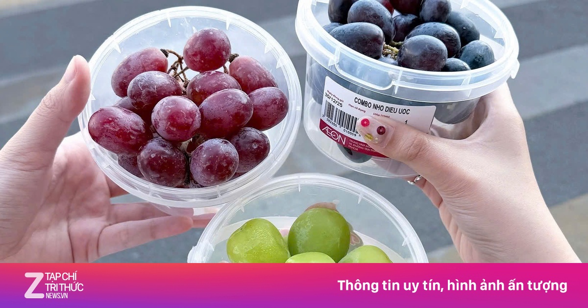 Siêu thị 'cháy hàng' combo 12 trái nho 'ước nguyện'
