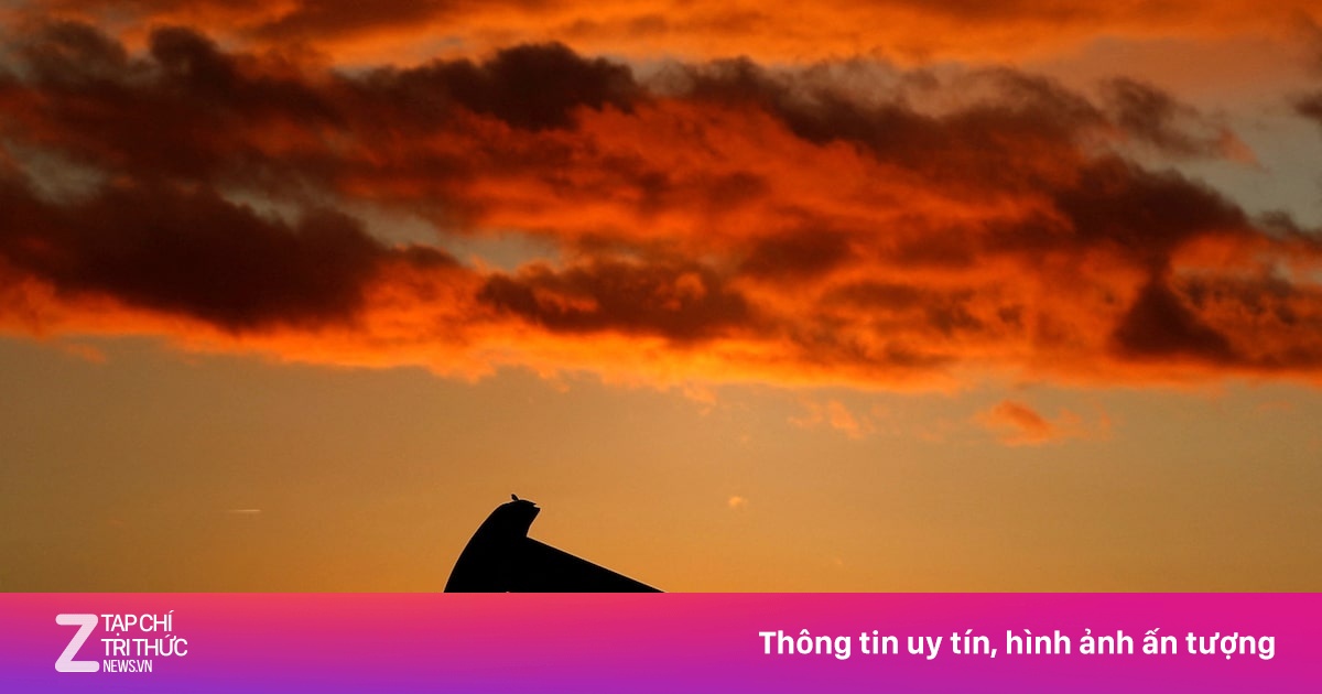 Giá dầu thô bật tăng hơn 2% do lo ngại nguồn cung từ eo biển Hormuz