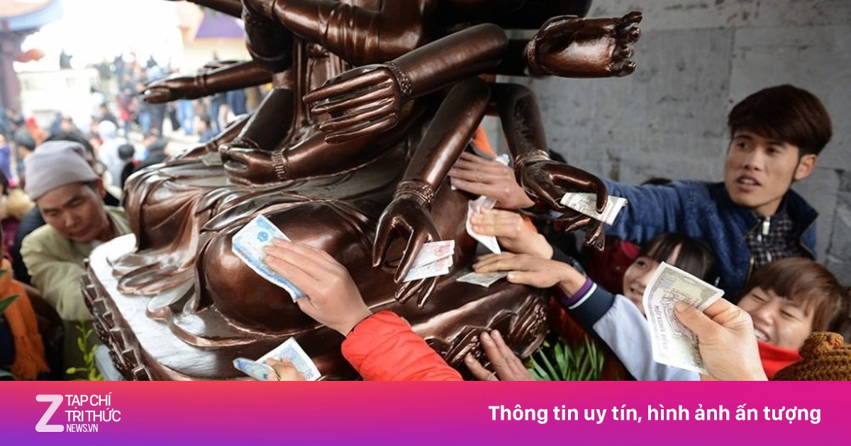 Cảnh báo hiện tượng rải tiền công đức bừa bãi tại các chùa chiền, di tích