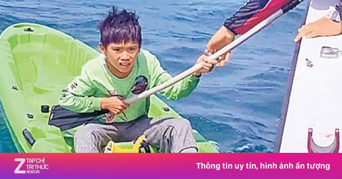 Ngủ quên khi đi câu mực, bé trai Trung Quốc trôi dạt 24 giờ trên biển