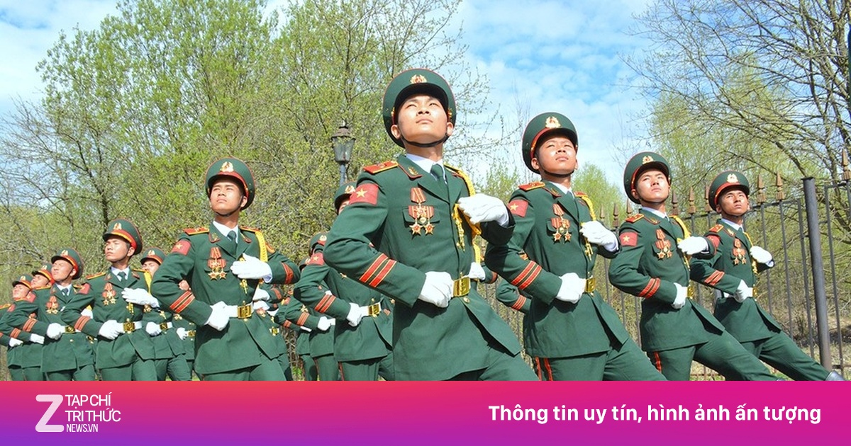 Bộ đội Việt Nam 'đi giữa vòng tay đồng bào' khi duyệt binh ở Moscow