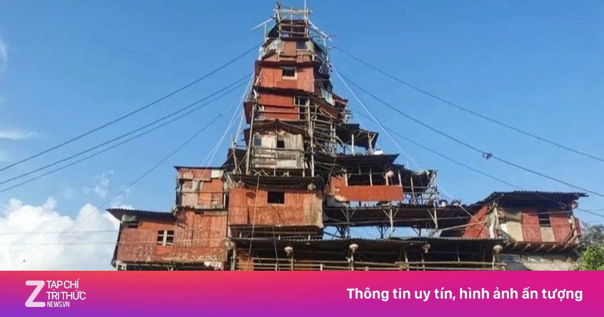 Cố thủ trong nhà 10 lầu xiêu vẹo khi từ chối tiền đền bù ở Trung Quốc