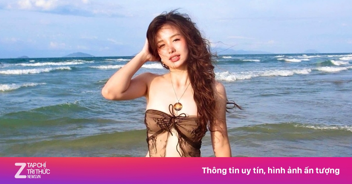 Con gái cựu hoa khôi bóng chuyền Kim Huệ khoe dáng khi đi biển