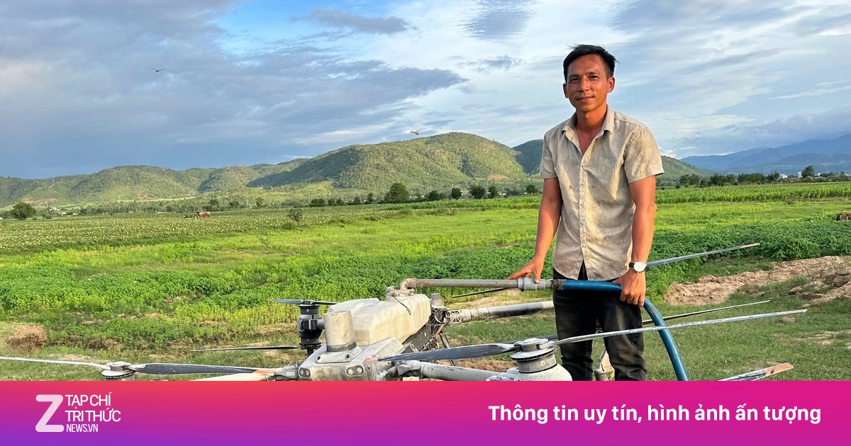 Tặng bằng khen nông dân Gia Lai lái drone cứu 2 trẻ giữa nước lũ