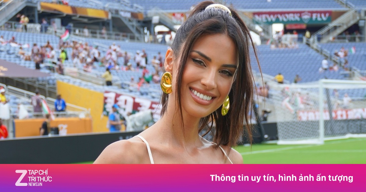 Nữ phóng viên gây xôn xao tại FIFA Club World Cup