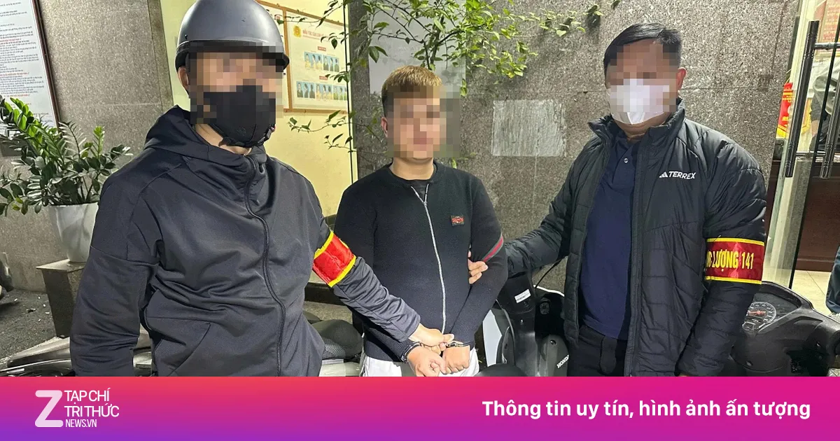 Bị truy đuổi, nhóm 'quái xế' đạp vào đầu xe máy cảnh sát để bỏ trốn