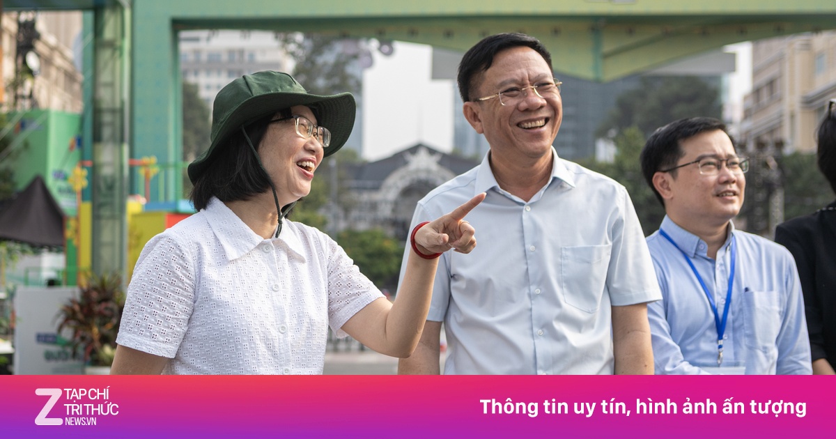 Phó chủ tịch UBND TP.HCM kiểm tra Đường sách Tết trước giờ khai mạc