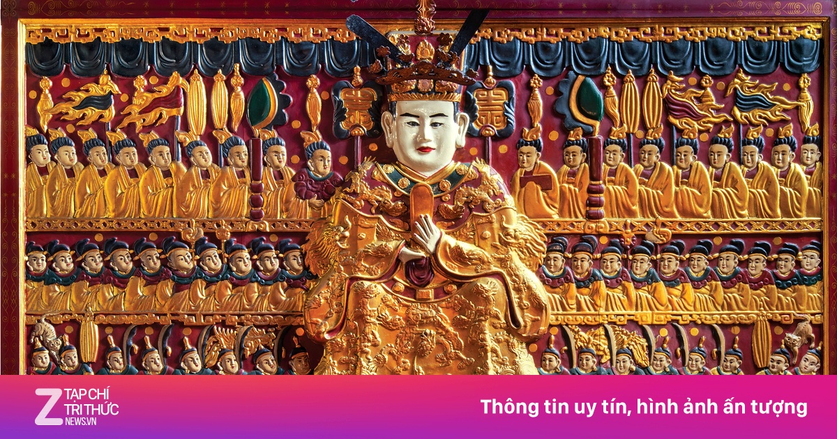 Cận cảnh phù điêu Lạc Long Quân