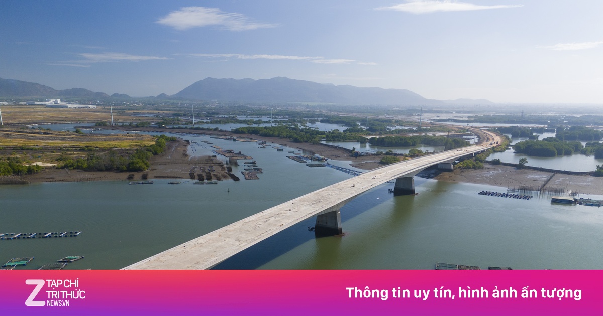 Con đường xuyên rừng ngập mặn kết nối cảng nước sâu lớn nhất Việt Nam