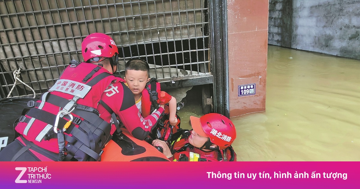 'Mưa mận' lớn kéo dài gây lũ quét tại Trung Quốc