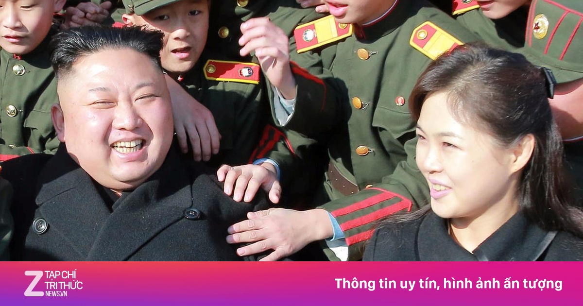 Vợ Kim Jong Un tái xuất tươi tắn bên chồng sau nhiều tháng - Ảnh ...