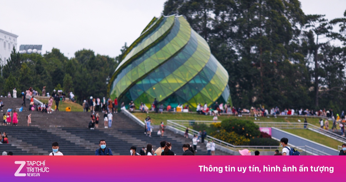 Sân Bay Liên Khương Đóng Cửa, Du Lịch Đà Lạt Dịp 30/4 Vẫn Sôi Động Với Khách Đường Bộ