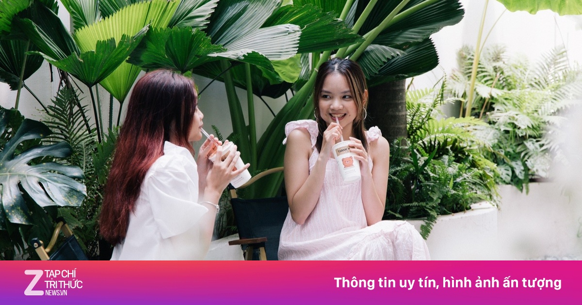 Tranh cãi bỏ tiền uống cà phê nhưng phải tự bưng bê, trông xe