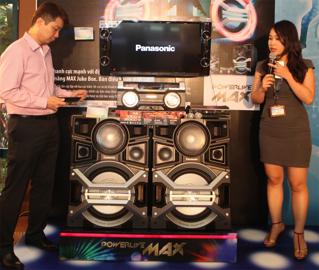 Đại diện Panasonic trình bày về tính năng của dàn âm thanh Max 770. 