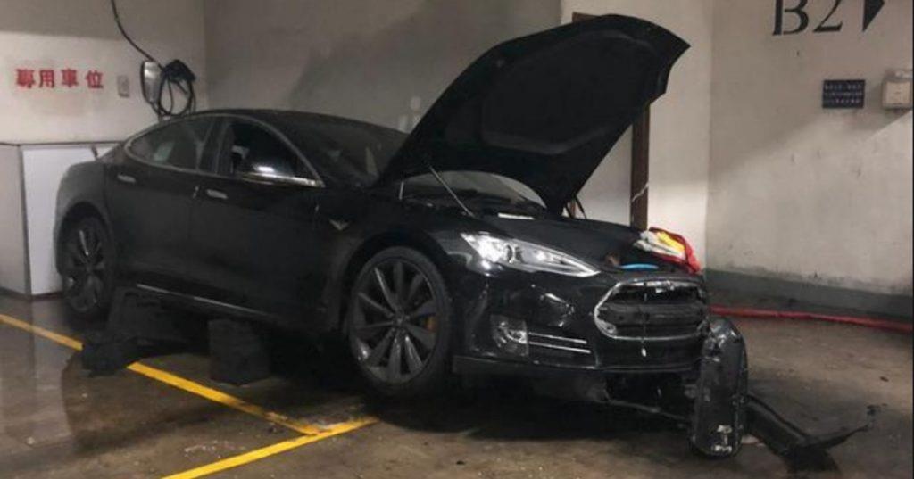 Chay xe o Trung Quoc,  Tesla nang cap phan mem anh 1