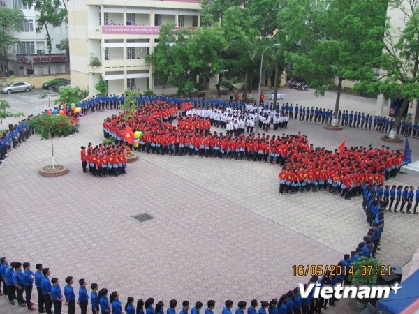 Học sinh Hà Nội xêp thành hình Tổ quốc. (Ảnh minh họa).