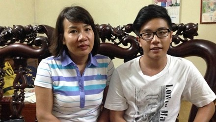 Chu Ân Lai và mẹ tại nhà riêng.