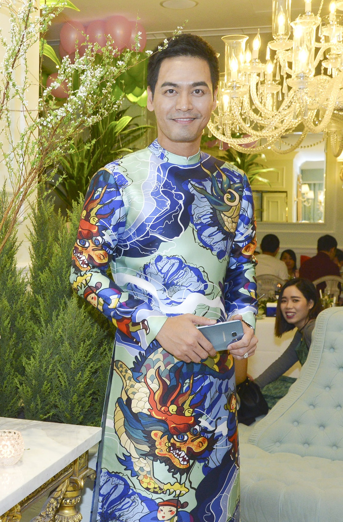 MC Phan Anh dien ao dai Tet anh 1