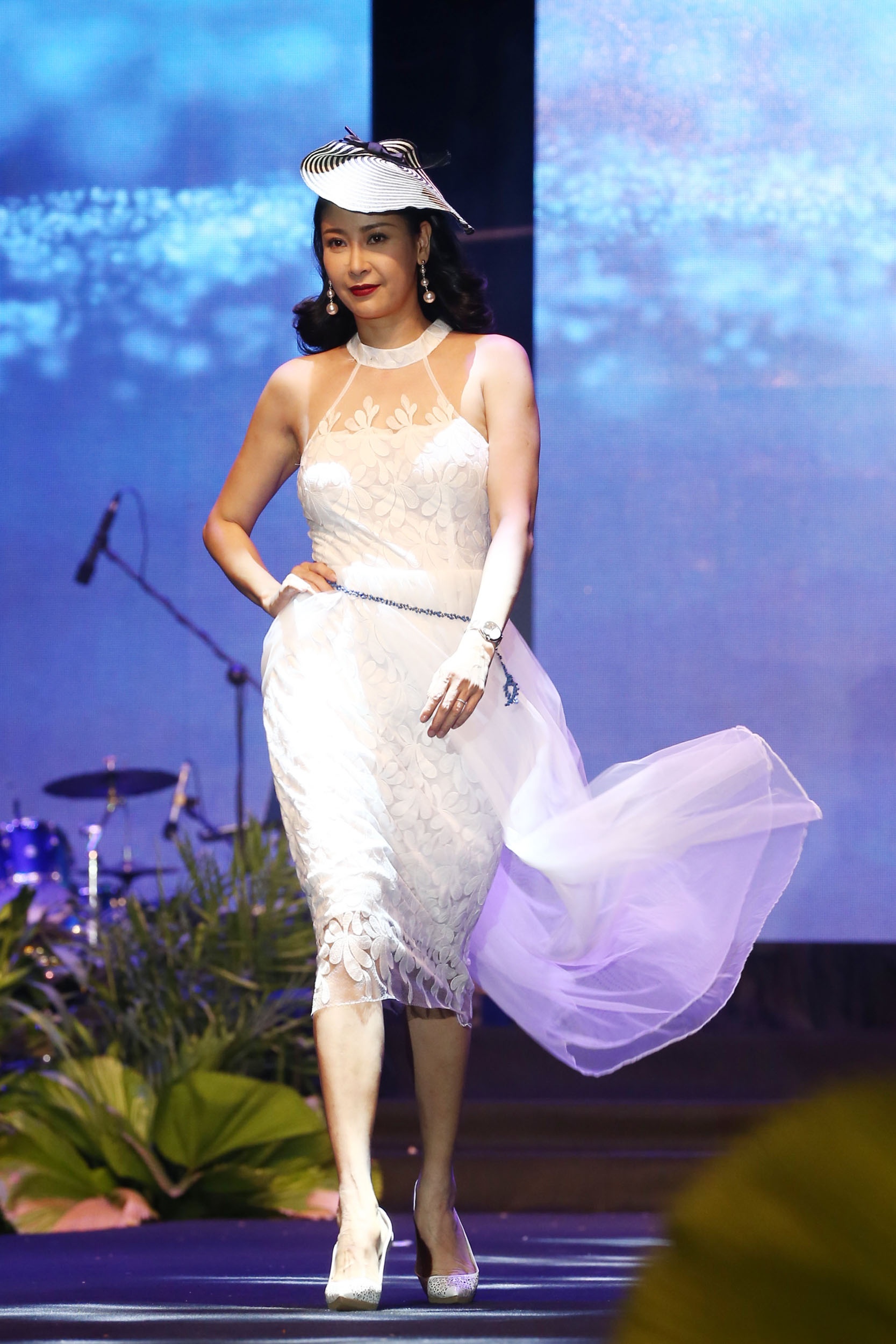 Quy tu nha Ha Kieu Anh trinh dien thoi trang anh 1